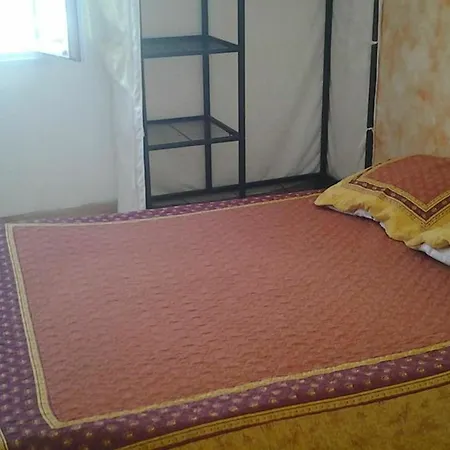 Daire House With 3 Bedrooms In Saintes-maries-de-la-mer, With Furnished Terr *